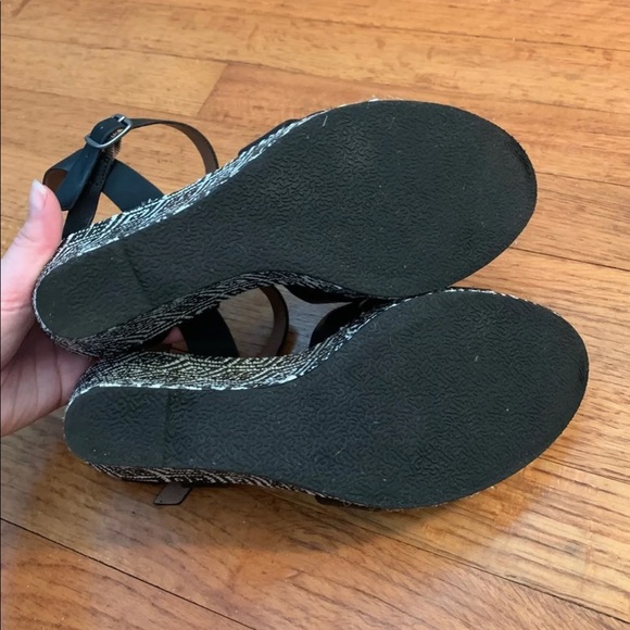 Mudd Wedge Sandals - Picture 4 of 4